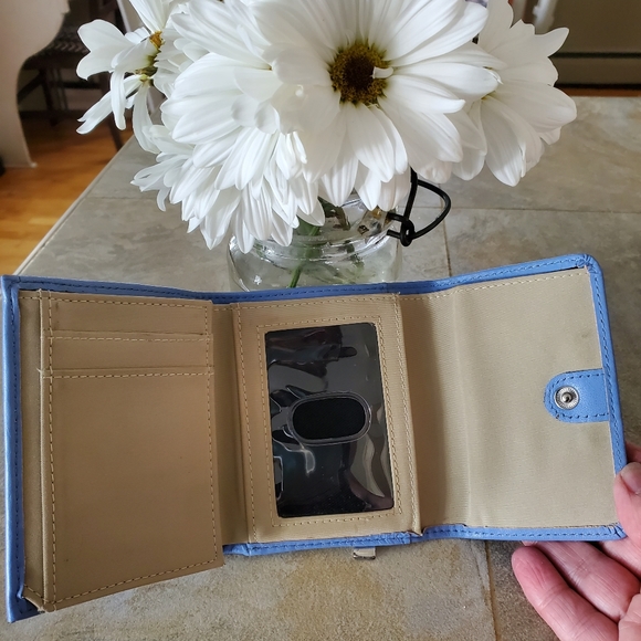 Fossil woman's tri-fold wallet - Picture 2 of 7